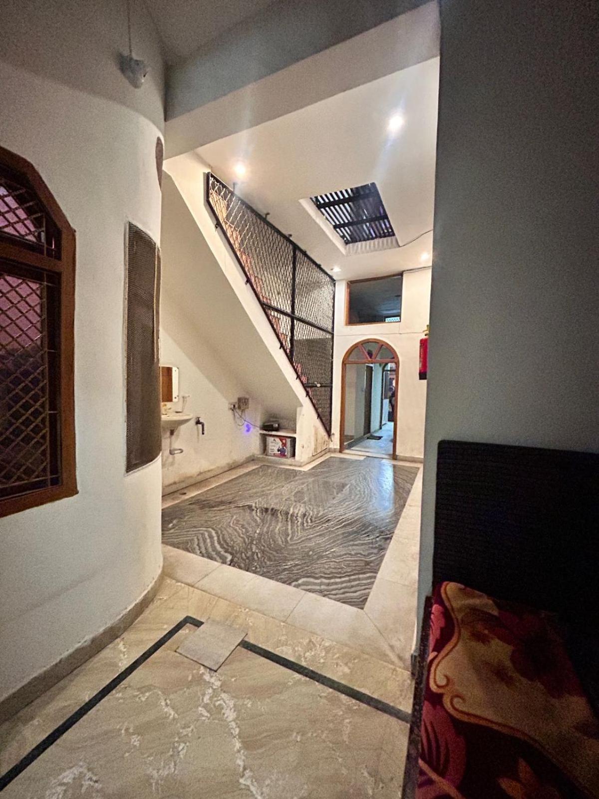 Agrawal Inn Guest House Матхура Экстерьер фото