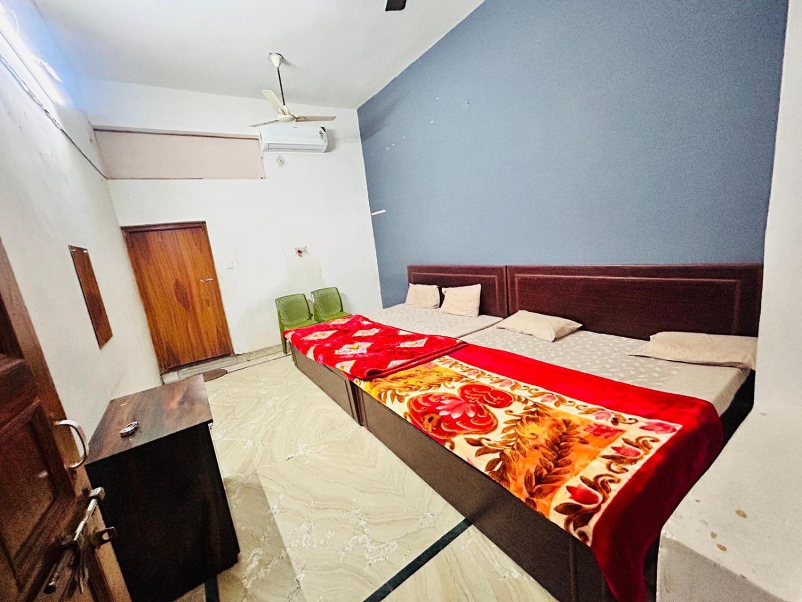 Agrawal Inn Guest House Матхура Экстерьер фото