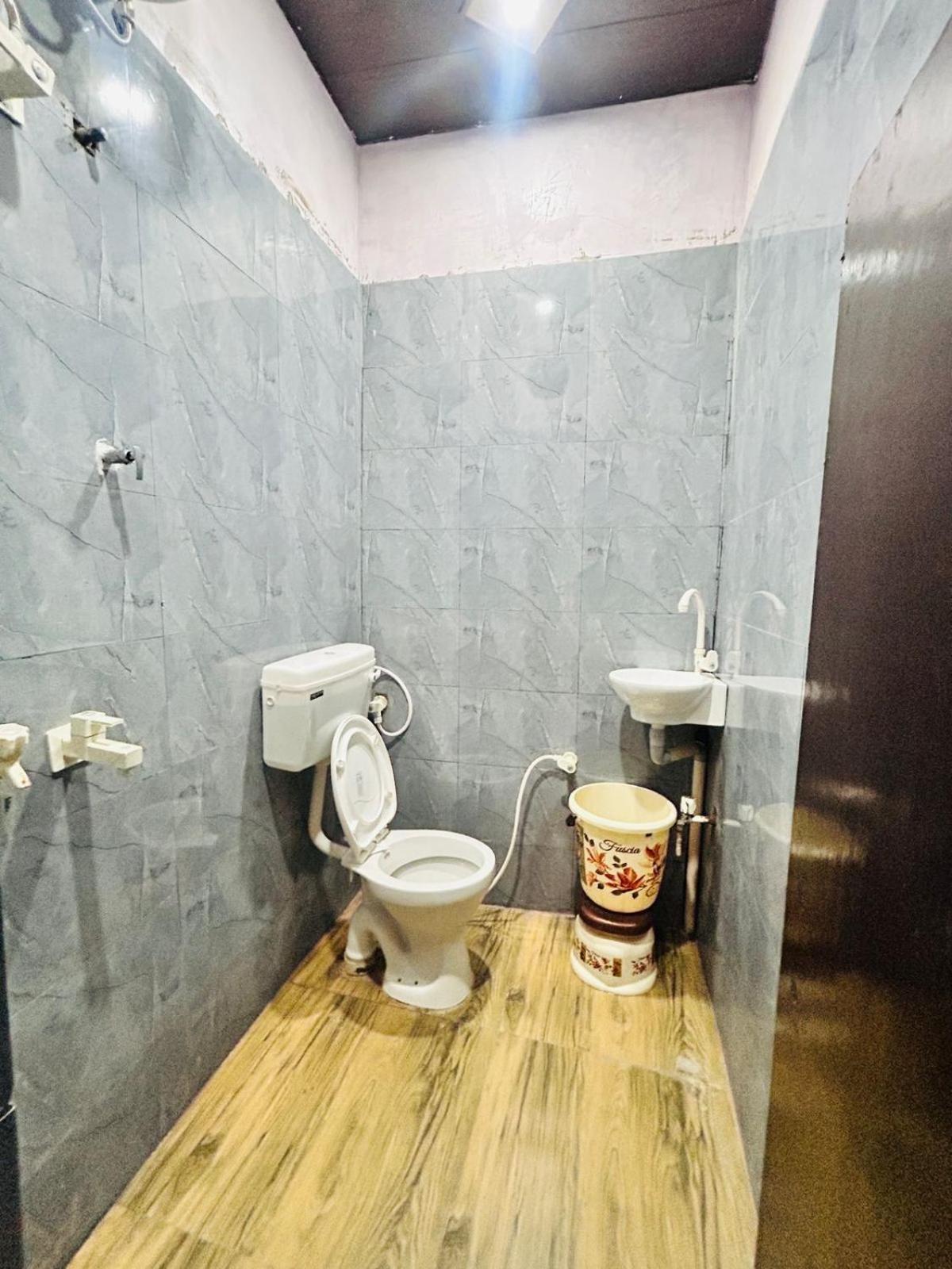 Agrawal Inn Guest House Матхура Экстерьер фото